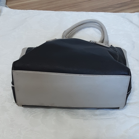 Marc New York Andrew Marc Color Block Handbag. - Picture 8 of 16
